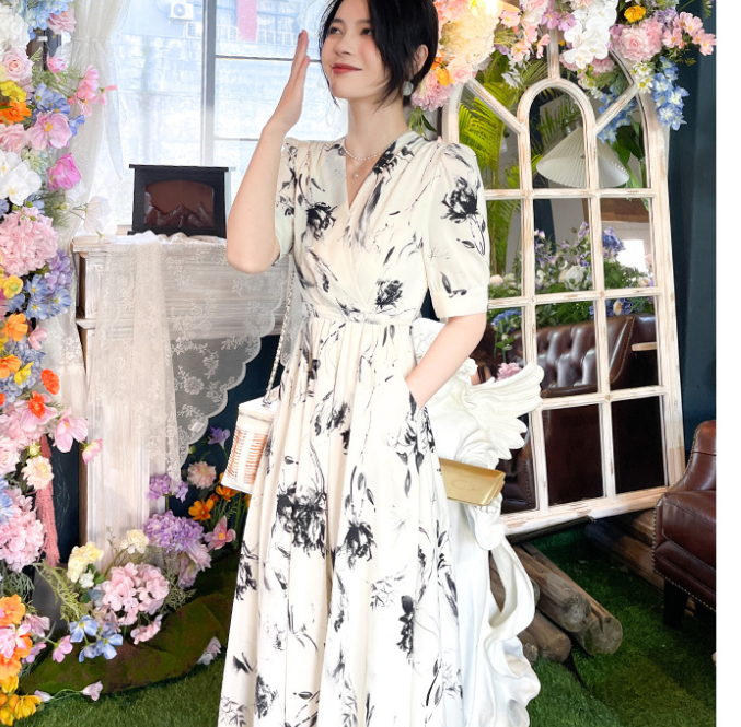 Women's Elegant Short-Sleeve V-Neck Midi Body-Slimming Chic Commuter Dress